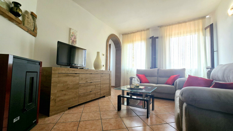 Rif. B348 - Ad Ospedaletto Euganeo, in località Tresto, proponiamo casa bifamiliare con porticato...