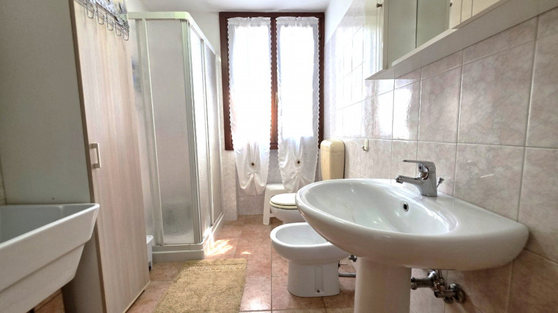 Rif. B348 - Ad Ospedaletto Euganeo, in località Tresto, proponiamo casa bifamiliare con porticato...