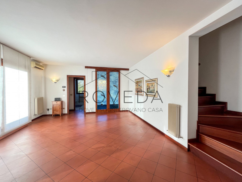 DOSSON DI CASIER 

RIFERIMENTO: CR9

L'agenzia Roveda immobiliare ha il piacere di proporre in un...