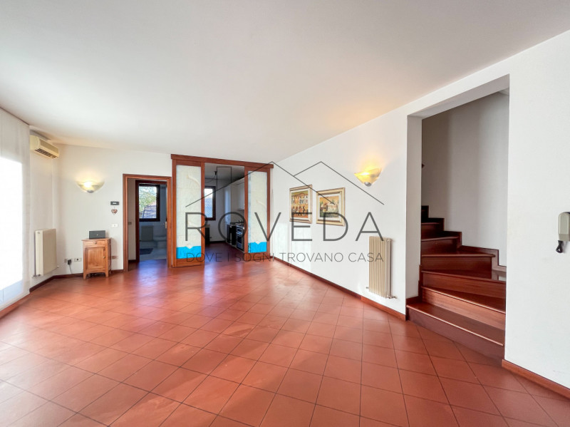 DOSSON DI CASIER 

RIFERIMENTO: CR9

L'agenzia Roveda immobiliare ha il piacere di proporre in un...