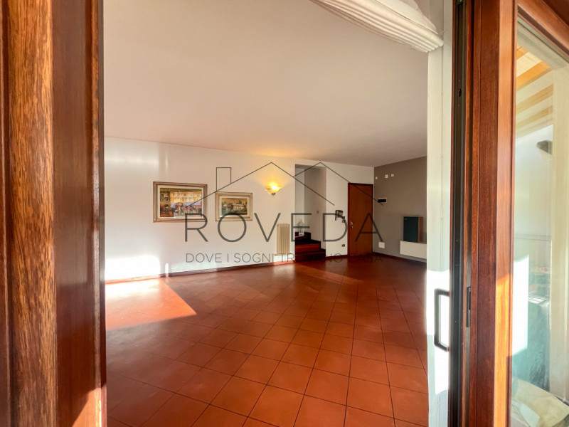 DOSSON DI CASIER 

RIFERIMENTO: CR9

L'agenzia Roveda immobiliare ha il piacere di proporre in un...