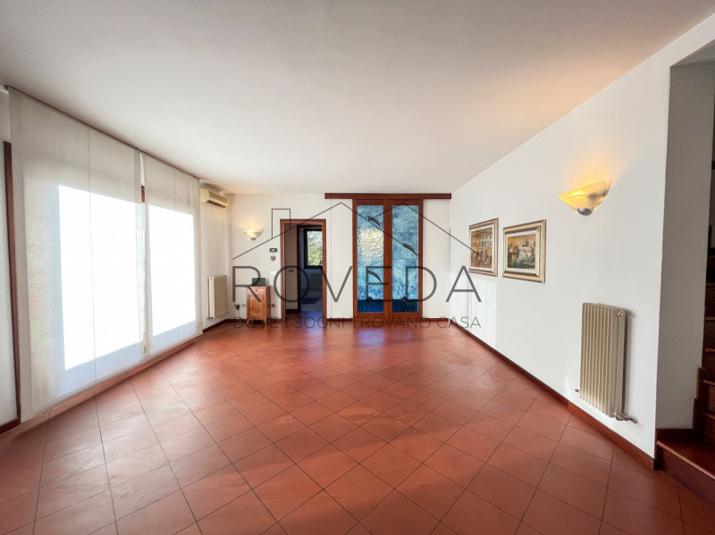 DOSSON DI CASIER 

RIFERIMENTO: CR9

L'agenzia Roveda immobiliare ha il piacere di proporre in un...