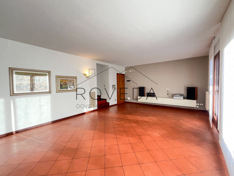 DOSSON DI CASIER 

RIFERIMENTO: CR9

L'agenzia Roveda immobiliare ha il piacere di proporre in un...