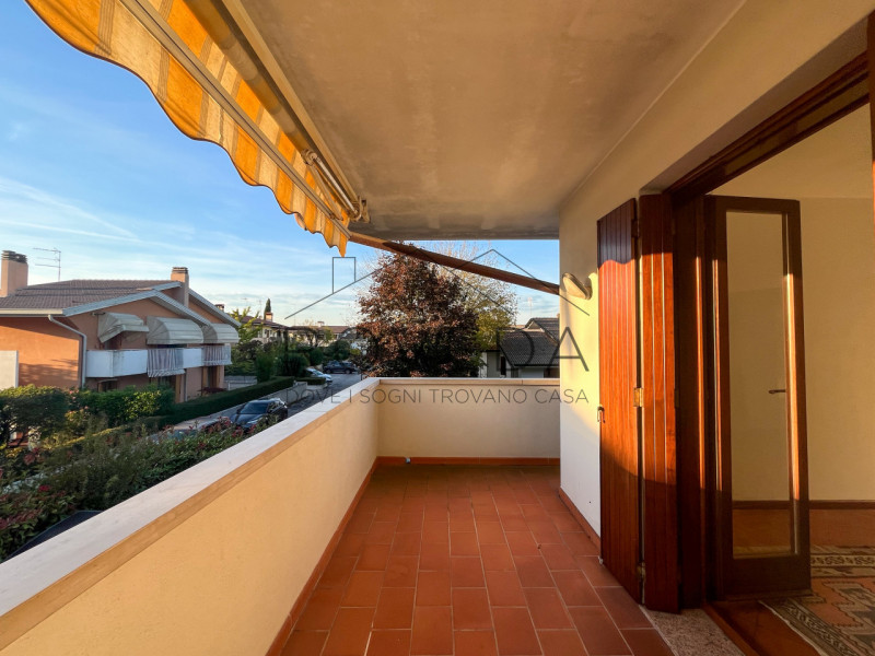 DOSSON DI CASIER 

RIFERIMENTO: CR9

L'agenzia Roveda immobiliare ha il piacere di proporre in un...