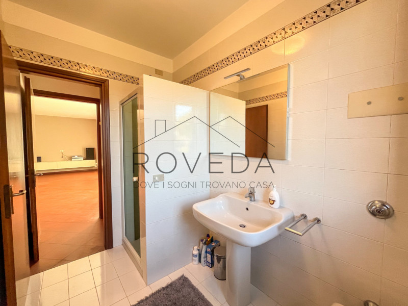 DOSSON DI CASIER 

RIFERIMENTO: CR9

L'agenzia Roveda immobiliare ha il piacere di proporre in un...