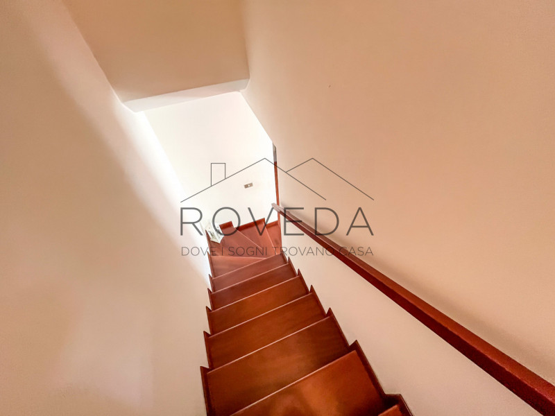 DOSSON DI CASIER 

RIFERIMENTO: CR9

L'agenzia Roveda immobiliare ha il piacere di proporre in un...