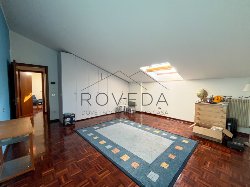 DOSSON DI CASIER 

RIFERIMENTO: CR9

L'agenzia Roveda immobiliare ha il piacere di proporre in un...