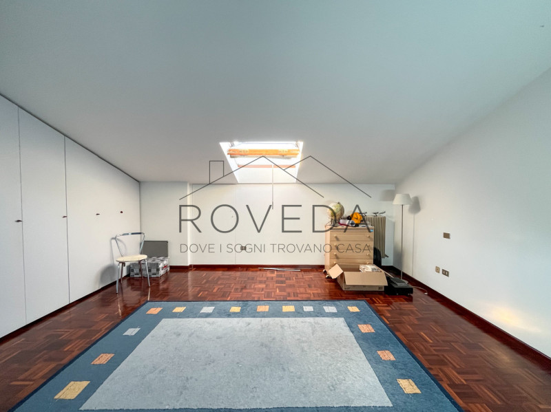 DOSSON DI CASIER 

RIFERIMENTO: CR9

L'agenzia Roveda immobiliare ha il piacere di proporre in un...