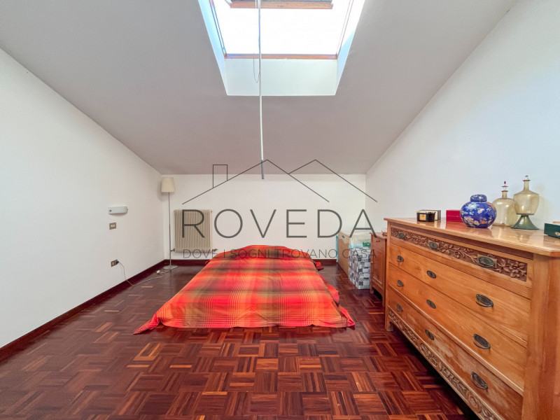 DOSSON DI CASIER 

RIFERIMENTO: CR9

L'agenzia Roveda immobiliare ha il piacere di proporre in un...