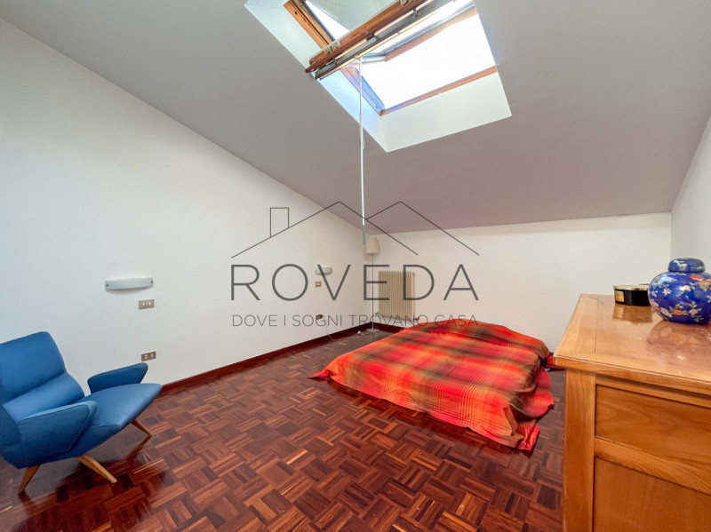 DOSSON DI CASIER 

RIFERIMENTO: CR9

L'agenzia Roveda immobiliare ha il piacere di proporre in un...