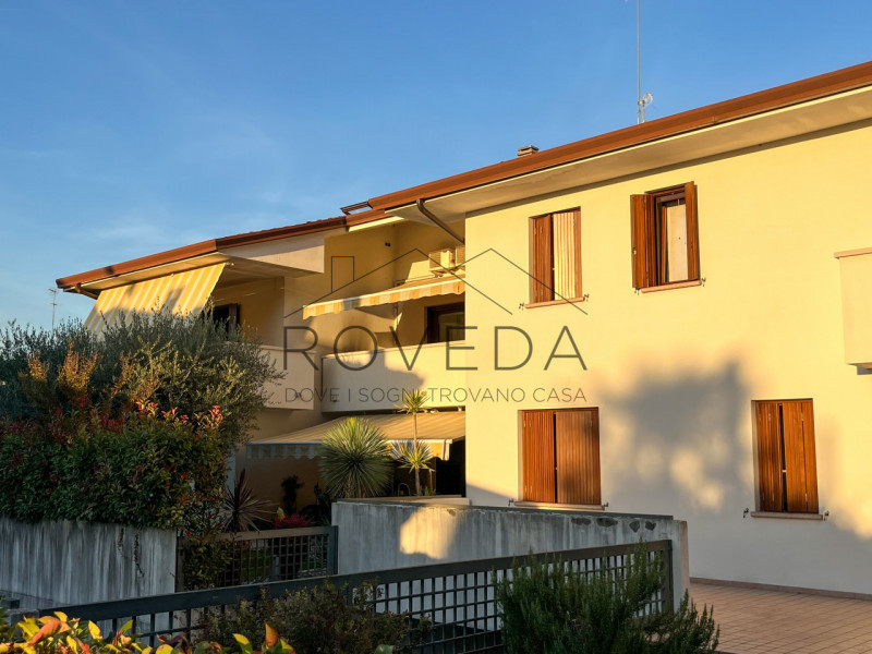 DOSSON DI CASIER 

RIFERIMENTO: CR9

L'agenzia Roveda immobiliare ha il piacere di proporre in un...