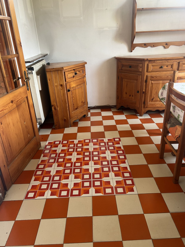 Scopri questa splendida villa in mattoni faccia vista, situata nel cuore della tranquillità di Ar...