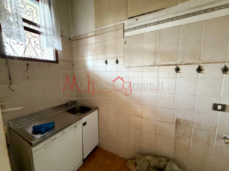 PADOVA ZONA PORTA SAVONAROLA (Rif. A179P) - Appartamento al piano rialzato in posizione particola...