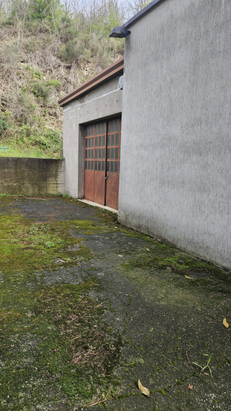 Proponiamo in vendita in esclusiva un laboratorio situato nel Comune di Cinto Euganeo.
Il laborat...