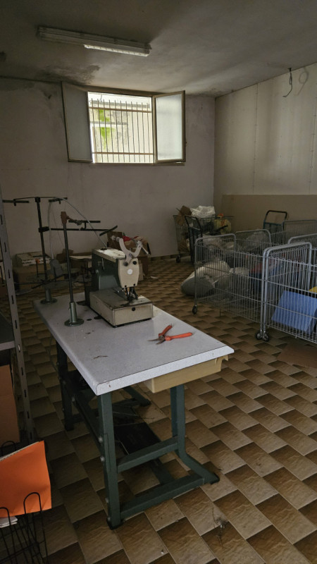 Proponiamo in vendita in esclusiva un laboratorio situato nel Comune di Cinto Euganeo.
Il laborat...