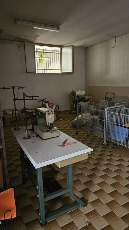 Proponiamo in vendita in esclusiva un laboratorio situato nel Comune di Cinto Euganeo.
Il laborat...