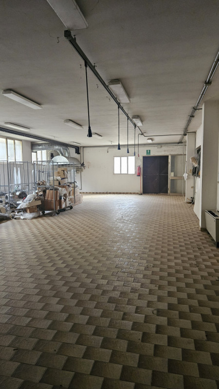 Proponiamo in vendita in esclusiva un laboratorio situato nel Comune di Cinto Euganeo.
Il laborat...