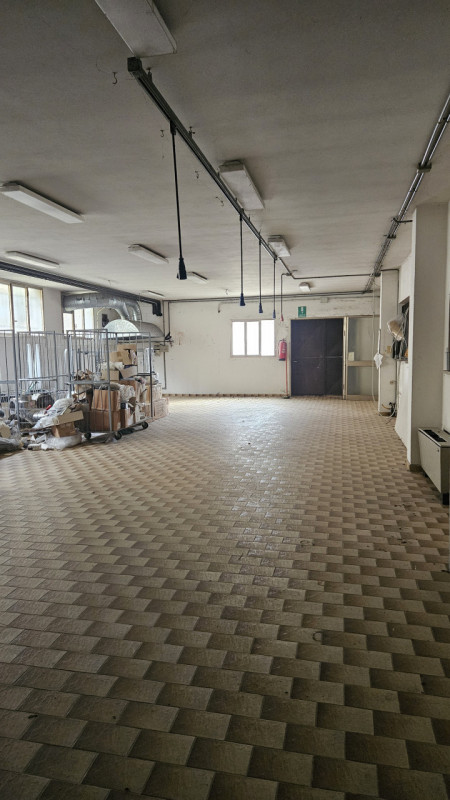 Proponiamo in vendita in esclusiva un laboratorio situato nel Comune di Cinto Euganeo.
Il laborat...