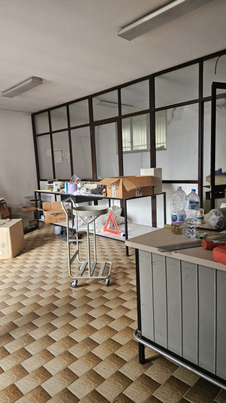 Proponiamo in vendita in esclusiva un laboratorio situato nel Comune di Cinto Euganeo.
Il laborat...