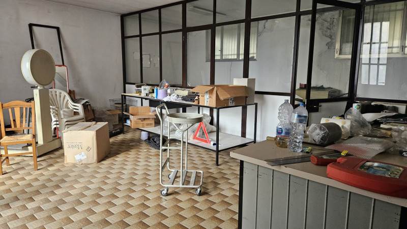 Proponiamo in vendita in esclusiva un laboratorio situato nel Comune di Cinto Euganeo.
Il laborat...