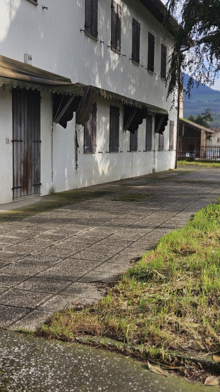 Proponiamo in vendita in esclusiva un laboratorio situato nel Comune di Cinto Euganeo.
Il laborat...