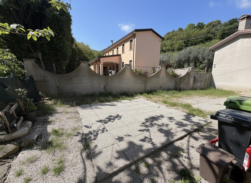 Proponiamo in vendita un accogliente appartamento al piano terra situato nel cuore di Galzignano ...