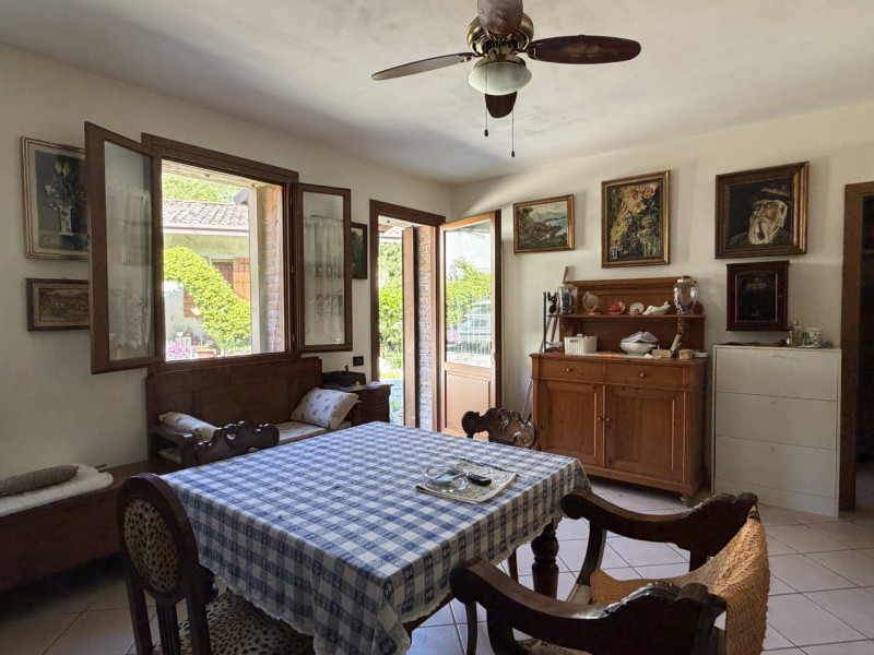 Proponiamo in vendita un accogliente appartamento al piano terra situato nel cuore di Galzignano ...