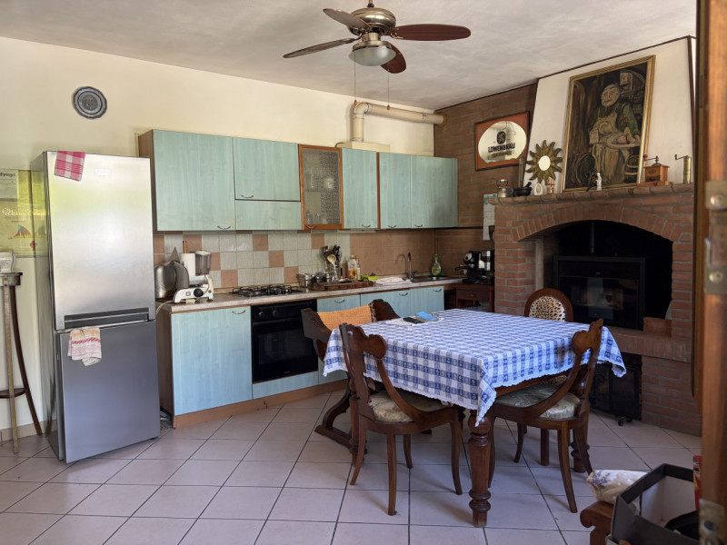 Proponiamo in vendita un accogliente appartamento al piano terra situato nel cuore di Galzignano ...