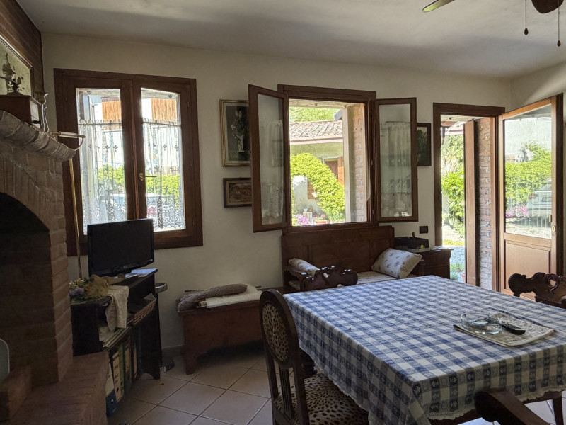 Proponiamo in vendita un accogliente appartamento al piano terra situato nel cuore di Galzignano ...