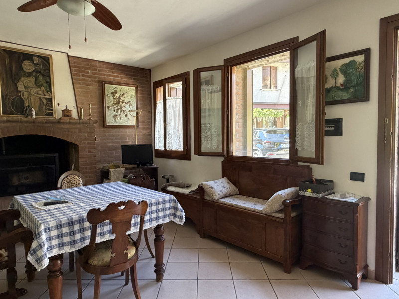 Proponiamo in vendita un accogliente appartamento al piano terra situato nel cuore di Galzignano ...