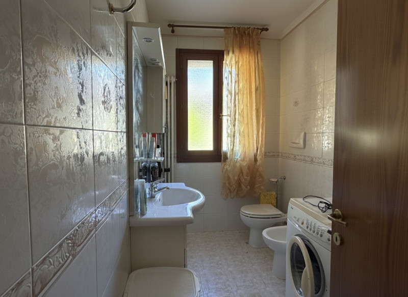 Proponiamo in vendita un accogliente appartamento al piano terra situato nel cuore di Galzignano ...