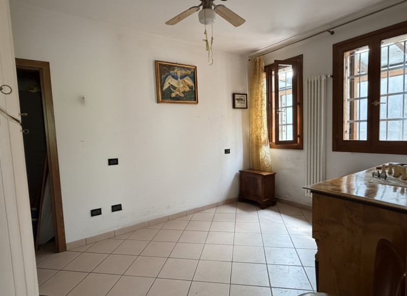 Proponiamo in vendita un accogliente appartamento al piano terra situato nel cuore di Galzignano ...