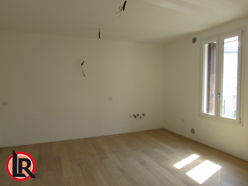 Si affitta appartamento duplex con tre camere da letto e due bagni in Via XX Settembre a Camisano...