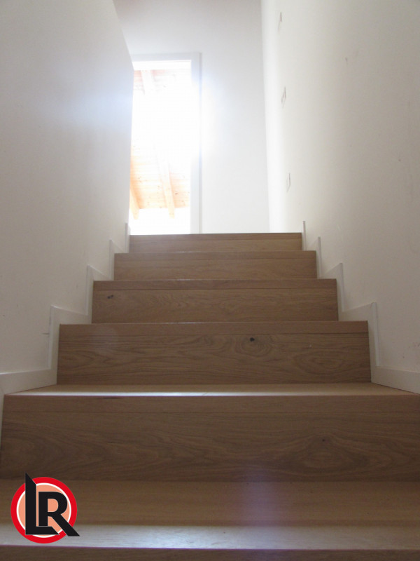 Si affitta appartamento duplex con tre camere da letto e due bagni in Via XX Settembre a Camisano...