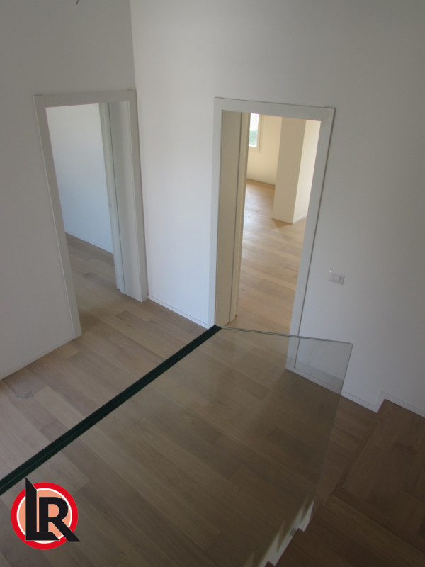 Si affitta appartamento duplex con tre camere da letto e due bagni in Via XX Settembre a Camisano...