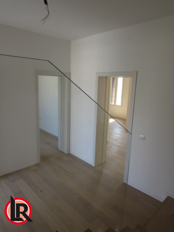Si affitta appartamento duplex con tre camere da letto e due bagni in Via XX Settembre a Camisano...