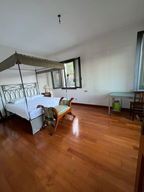 GALZIGNANO TERME - Valsanzibio: Villa contemporanea situata in posizione dominante con vista pano...