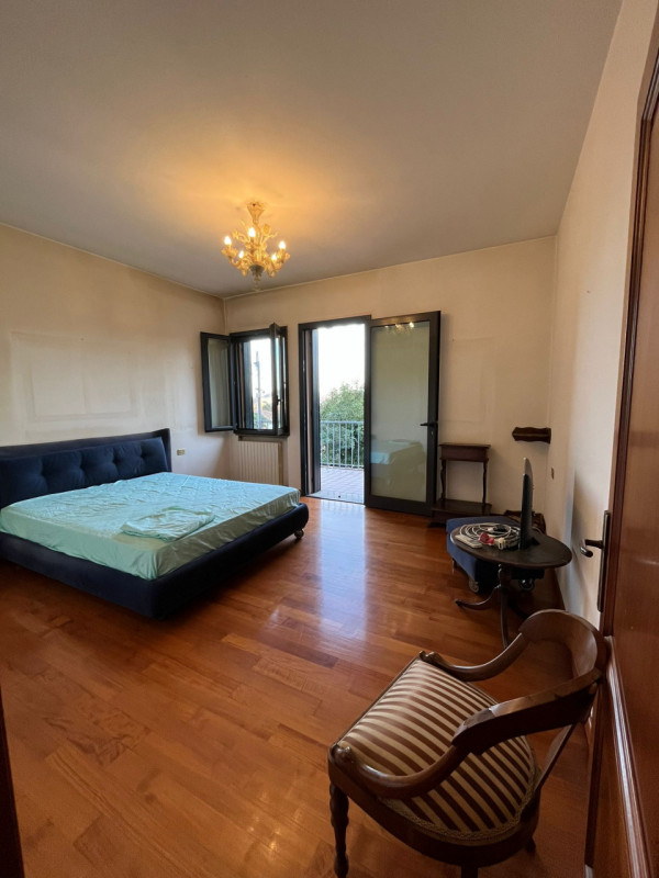 GALZIGNANO TERME - Valsanzibio: Villa contemporanea situata in posizione dominante con vista pano...