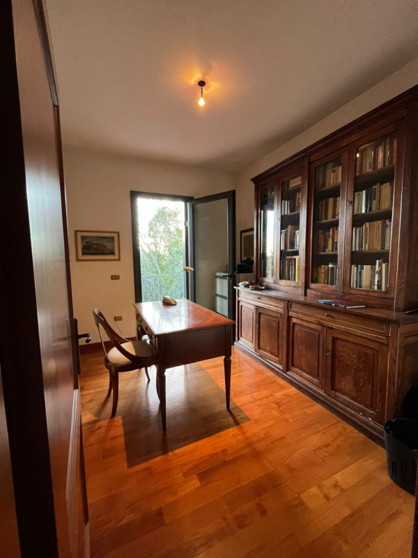 GALZIGNANO TERME - Valsanzibio: Villa contemporanea situata in posizione dominante con vista pano...