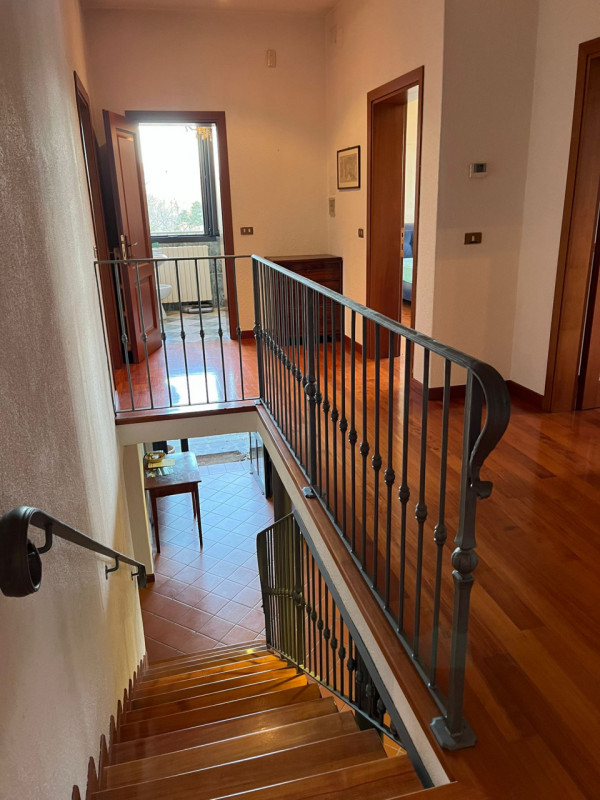 GALZIGNANO TERME - Valsanzibio: Villa contemporanea situata in posizione dominante con vista pano...