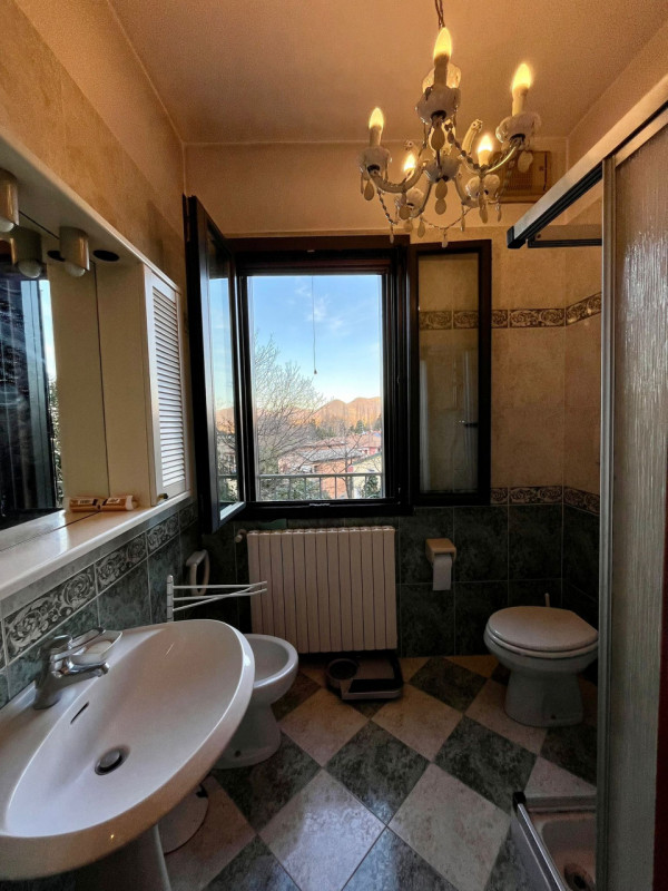 GALZIGNANO TERME - Valsanzibio: Villa contemporanea situata in posizione dominante con vista pano...