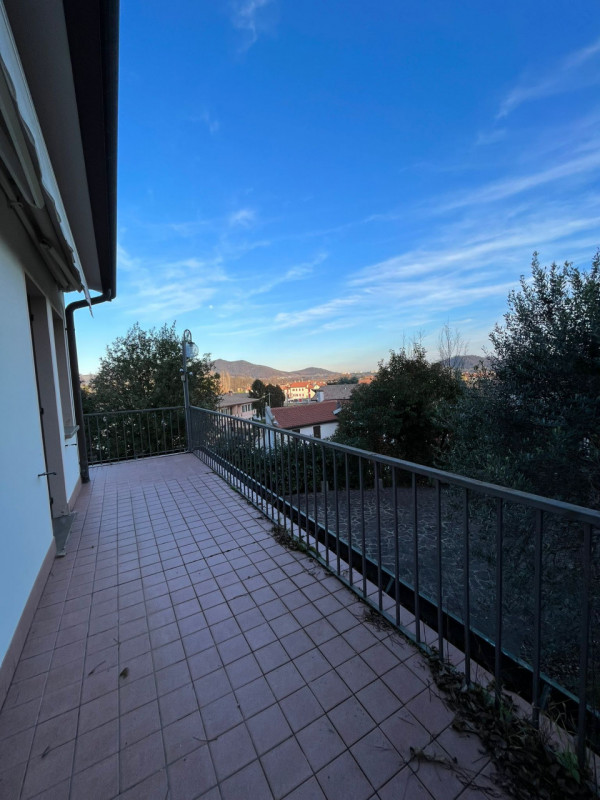 GALZIGNANO TERME - Valsanzibio: Villa contemporanea situata in posizione dominante con vista pano...