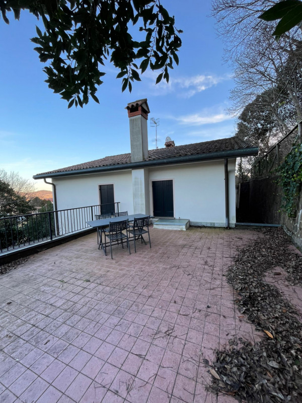 GALZIGNANO TERME - Valsanzibio: Villa contemporanea situata in posizione dominante con vista pano...