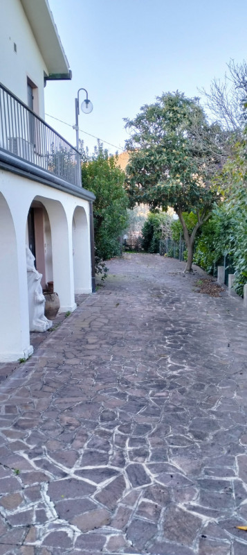 GALZIGNANO TERME - Valsanzibio: Villa contemporanea situata in posizione dominante con vista pano...