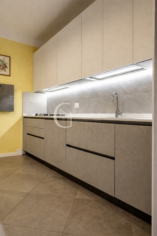 Inserita in un contesto residenziale di assoluta tranquillità, con affaccio sul verde di un sugge...