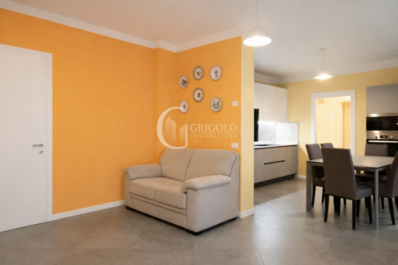 Inserita in un contesto residenziale di assoluta tranquillità, con affaccio sul verde di un sugge...