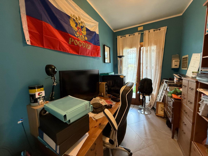 Inserita in un contesto residenziale di assoluta tranquillità, con affaccio sul verde di un sugge...