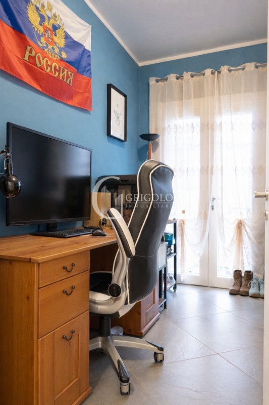 Inserita in un contesto residenziale di assoluta tranquillità, con affaccio sul verde di un sugge...