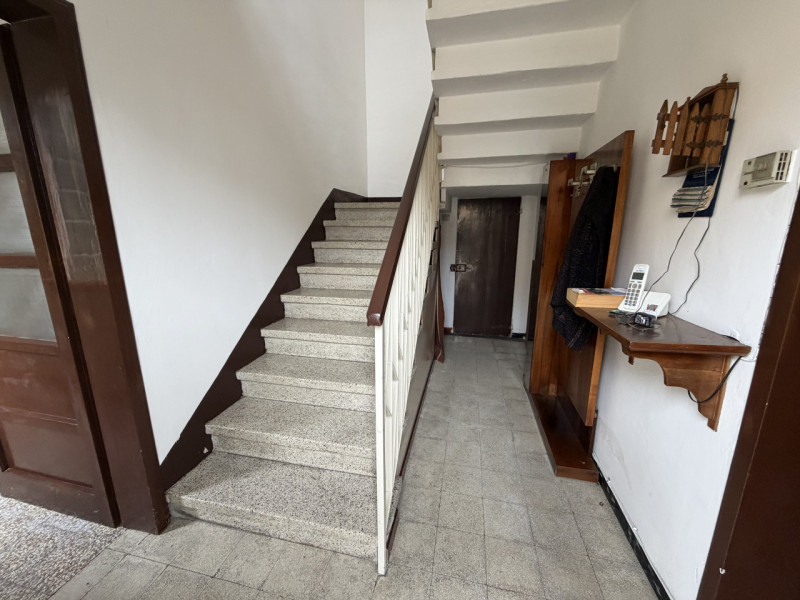 Nel cuore dei suggestivi Colli Euganei, proponiamo in vendita una spaziosa abitazione singola che...