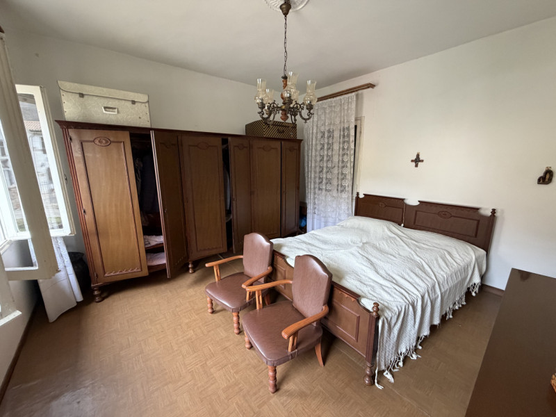 Nel cuore dei suggestivi Colli Euganei, proponiamo in vendita una spaziosa abitazione singola che...